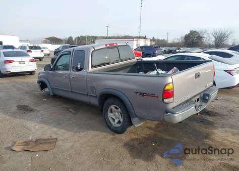 2001 Toyota Tundra Sr5 V8 z USA, uszkodzony, nr VIN 5TBBT44111S167971